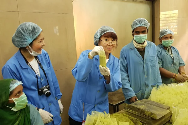 how to pack henna for export and for other counteries